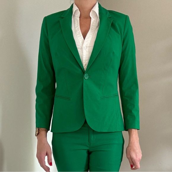 The Limited Women’s Suit. One-Button Blazer (XS) & Straight Leg Trouser (0) - Picture 2 of 16